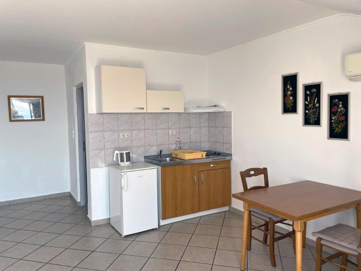 Apartment Anic Karlobag Buitenkant foto
