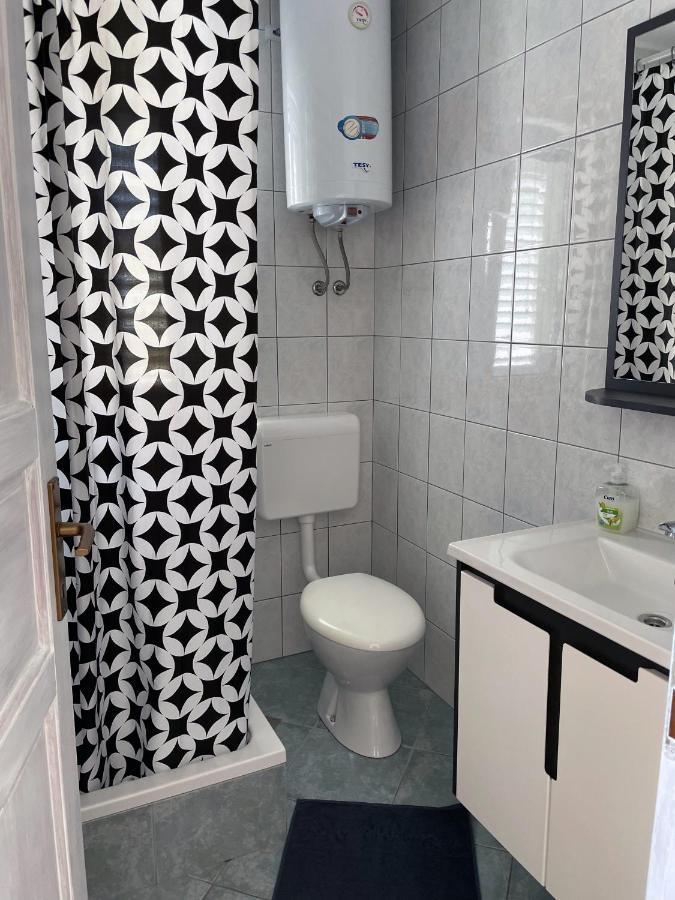 Apartment Anic Karlobag Buitenkant foto