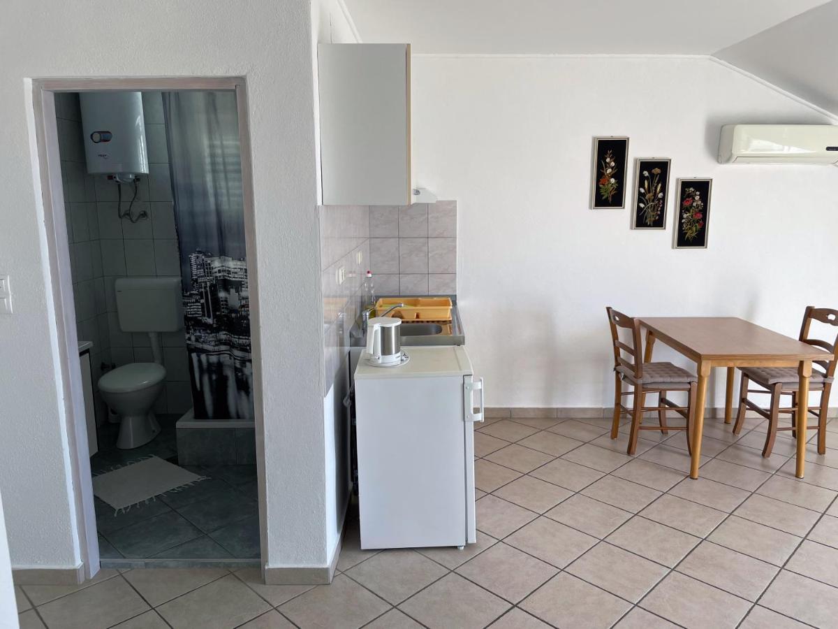 Apartment Anic Karlobag Buitenkant foto