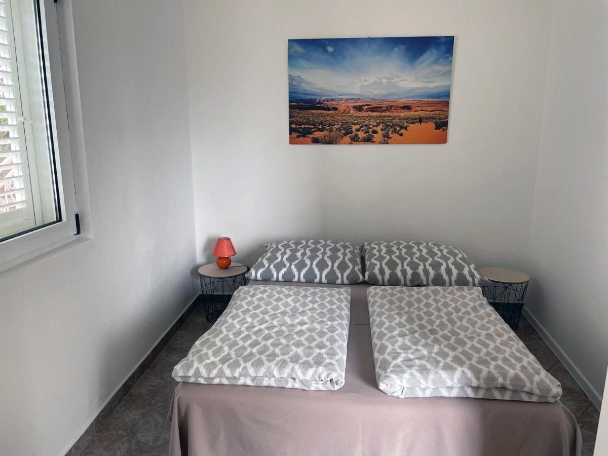 Apartment Anic Karlobag Buitenkant foto