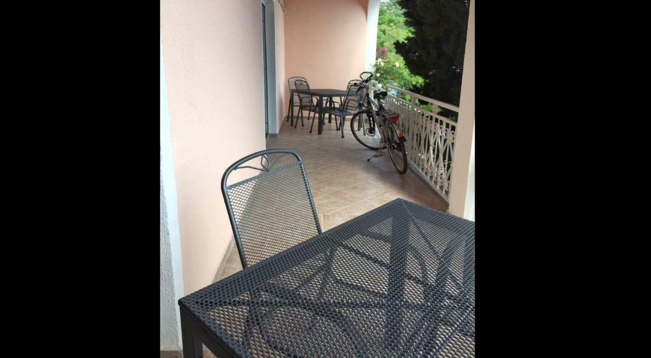 Apartment Anic Karlobag Buitenkant foto
